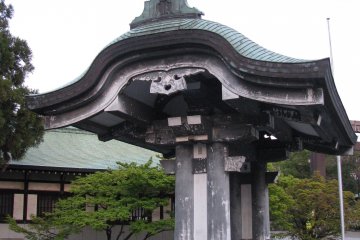 At Hokoku Jinja
