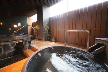 The outdoor public bath