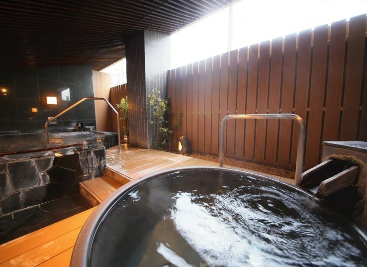 The outdoor public bath