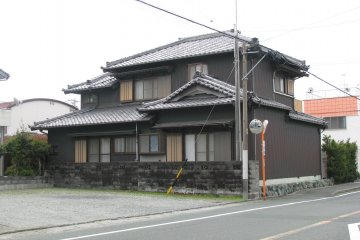 In small towns there are many traditional houses