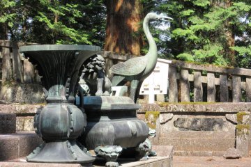 Bronze statues symbolising power and immortality