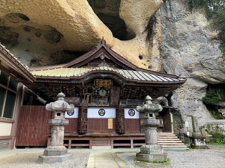 Oyaji Temple sits at the foot of Mt. Otome