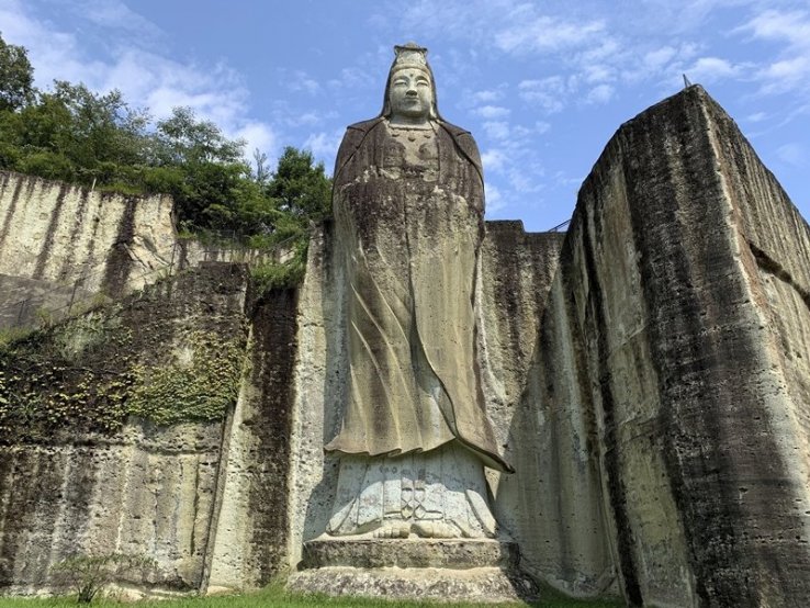 Heiwa Kannon stands tall near Oyaji Temple