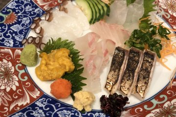 Today's assorted sashimi, beautiful sea urchin from Amakusa
