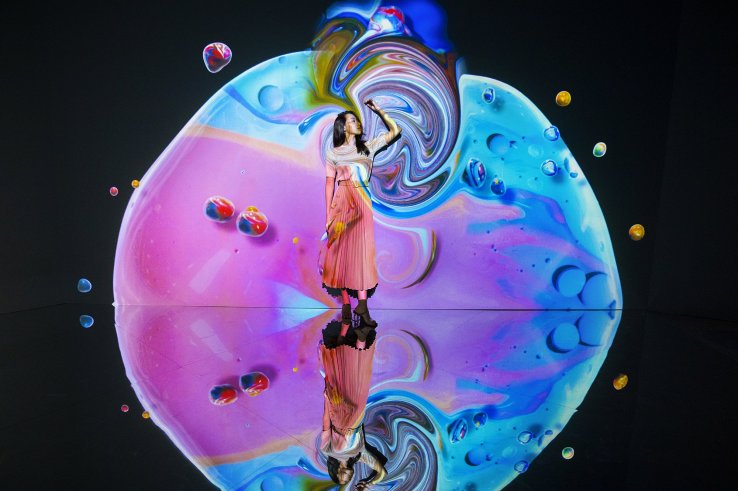 Pose with the "Fluid Wall"