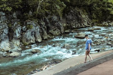 A natural swimming pool and waterfall caves at the top of a mountain