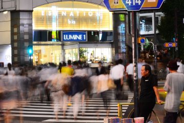 <p>Shinjuku station is surrounded by several shopping malls;&nbsp;Lumine featured here is just an example.</p>