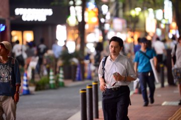 <p>Shinjuku is a commercial district&nbsp;and has many offices, so it's a good place to spot "salary men"!</p>