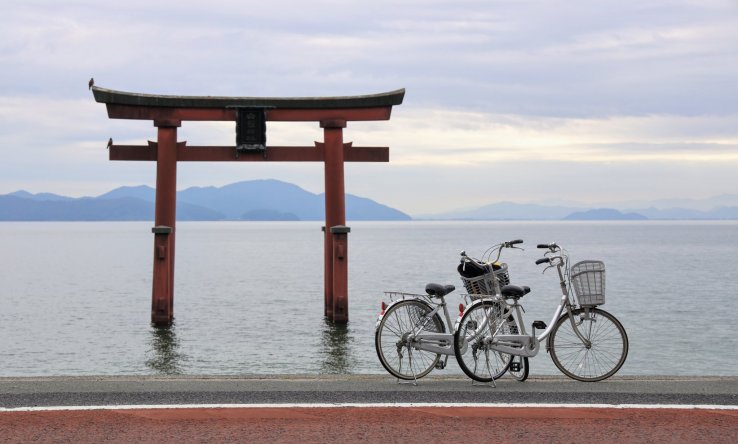 Parking up by the floating torii gate at Shirahige-jinja Shrine