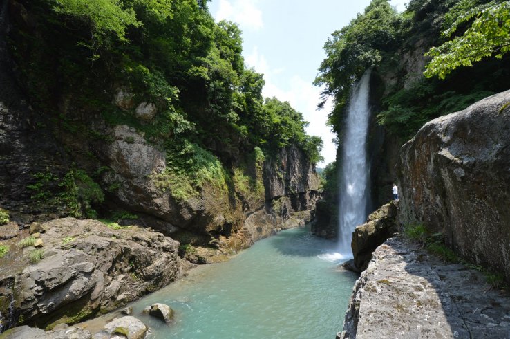 Watagataki Waterfall, a gentle 60 to 90 minutes ride from Tsurugi