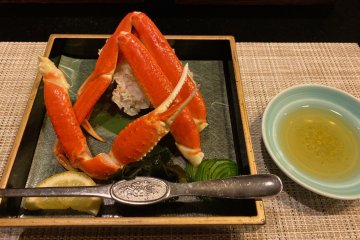 Fresh crab with vinegar sauce for dinner