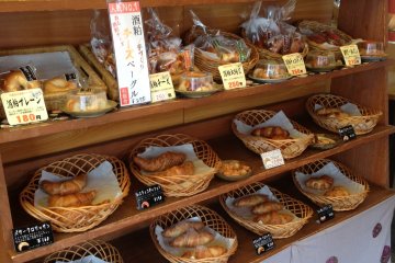 Bagels and buns made from sake and beer