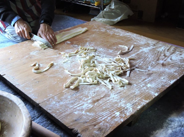 Cutting the noodles