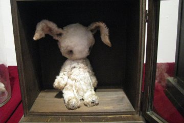 Spooky bunny displays Japanese aesthetic 