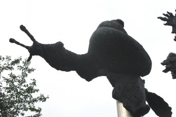 Metal sculpture of a snail in Ikebukuro