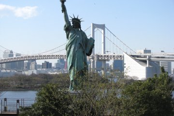 The Liberty Statue of Odaiba 