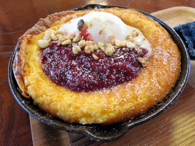 Vegetarian pancake: mixed berries.