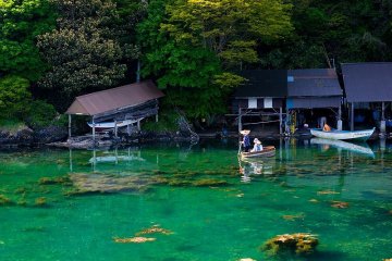 Riding Tarai Bune boats à la Spirited Away