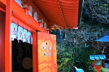 Plum patterns of the shrine