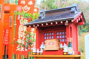Inari figures at the entrance