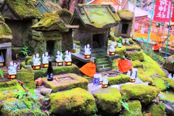 Small mossy shrines with the Inari figures