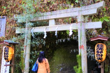 Zeniarai Benzaiten Ugafuku Shrine 