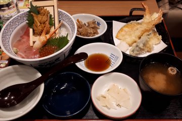 A Winter Seafood Bowl set