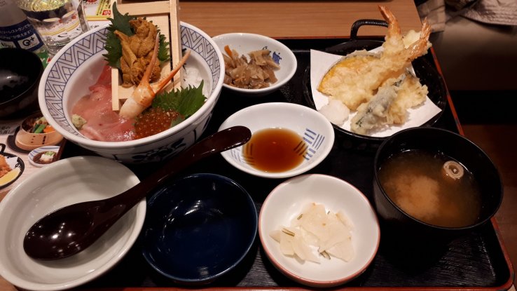 A Winter Seafood Bowl set