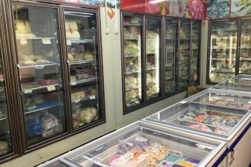 Frozen steamed buns, dumplings, and desserts.