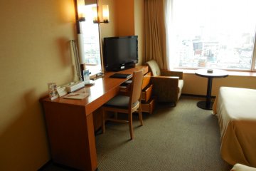 They have a very systematic Wi-Fi system, where you can easily connect your device through the television