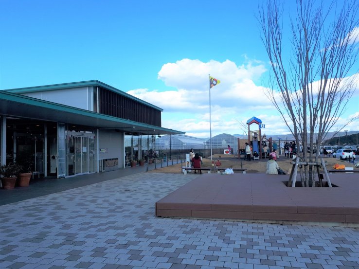 Open-design entrance