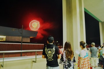 From this spot, the view was obstructed by the building's walls, but it was not as crowded.