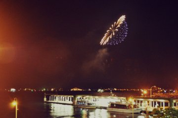 The fireworks formed different shapes, for the audience's viewing pleasure.
