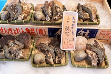 JPY1500 for an incredible tray of fresh seafood