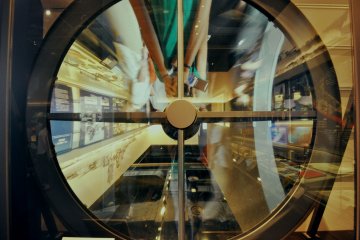 The display includes a 150cm searchlight of battleship Yamato model.
