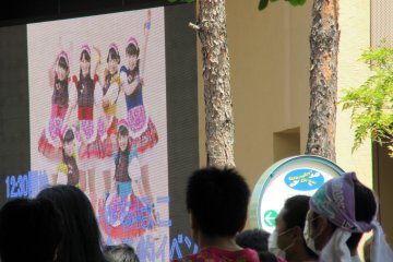 Meeting a J-Pop girls band