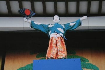 Karakuri Ningyo, mechanical dolls perform from the temple's balcony.