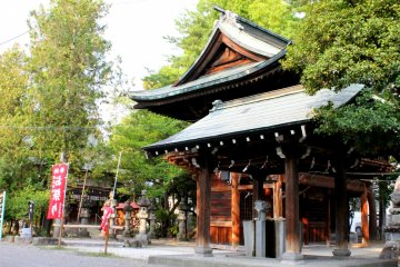 We passed by this small and peaceful temple as we ventured from our hotel in the semi-suburb part of the city to the station.