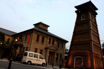 As we moved from one park and temple to another, we happened to pass buy this interesting "castle-peak," as I personally called it.
