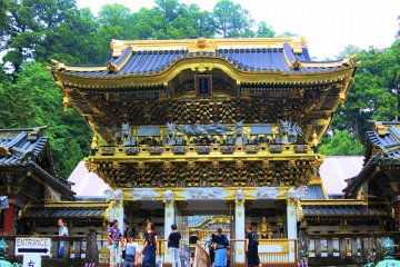 The luxurious Yomei-mon Gate
