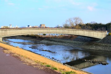The bridge over Lake Senba
