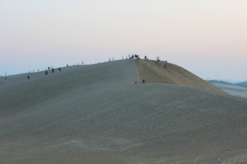 <p>L'approche par le sud est agr&eacute;able et facile, mais est beaucoup plus raide de l'autre c&ocirc;t&eacute;. Les gens aiment essayer de monter et descendre, et voil&agrave; une bonne fa&ccedil;on de fatiguer vos enfants dehors!</p>