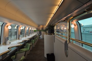 Shimakaze train: café car