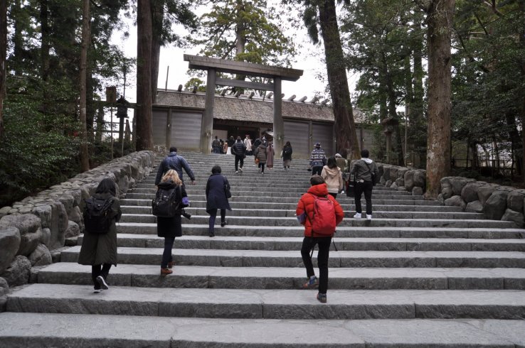 Ise Shrine: gate to Naiku Shrine
