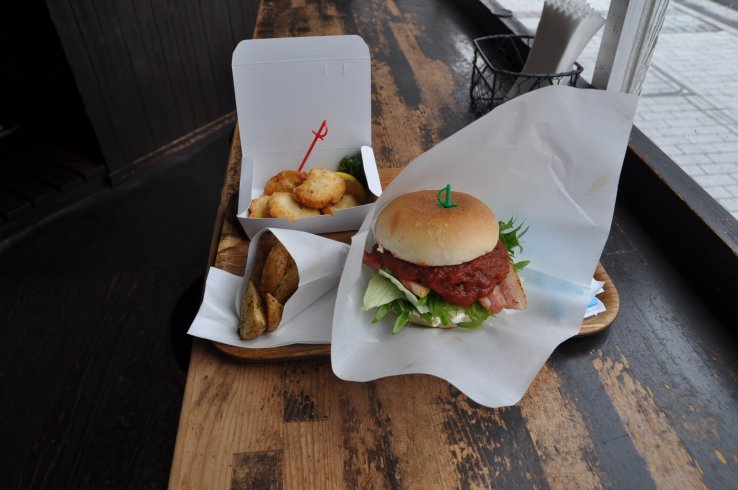 Yufuin Burger: with chicken nuggets and fries