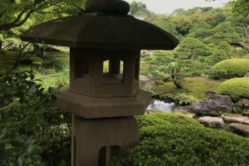Lantern in Yushi garden 