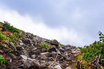 The trail from stage 9 to the peak