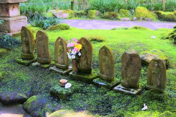 Jizo statues