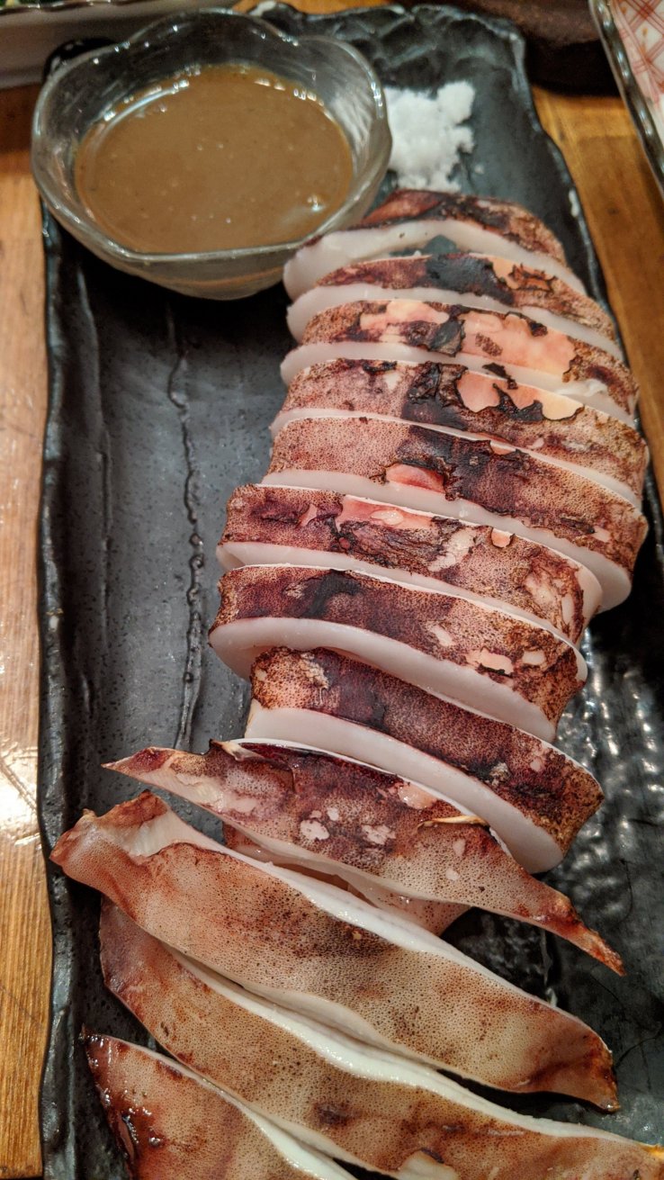 Platillo de izakaya (Ika, calamar)