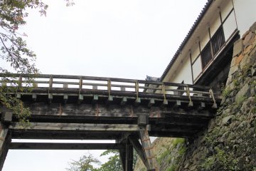 The Tenpyo tower gate and the corridor bridge